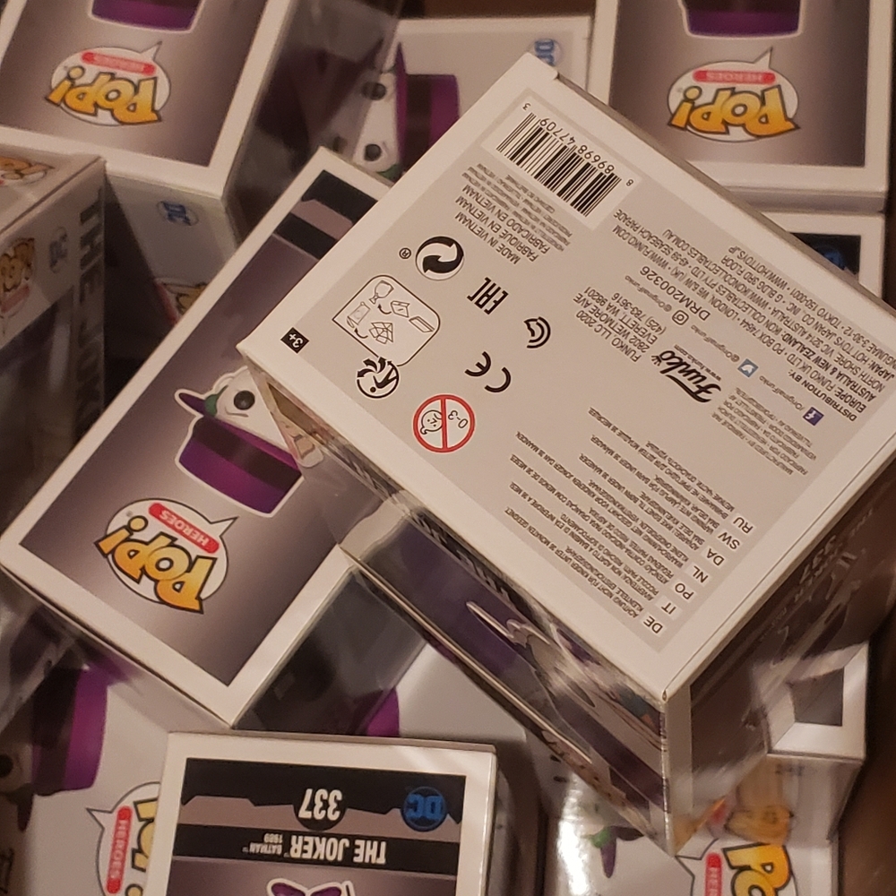 FUNKO POP THE JOKER NEW IN BOX - Picture 8 of 11